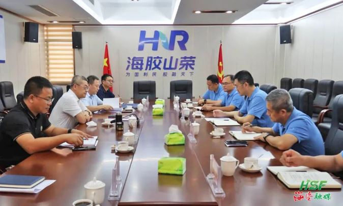 艾轶伦在c7官网手机登录入口山荣分公司座谈。